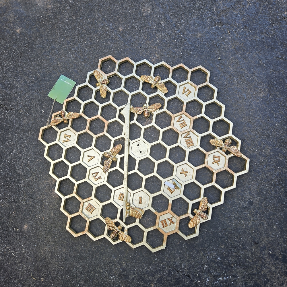 Honeycomb and Bee Sundial NWT